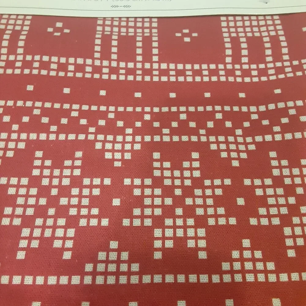 Hallmark Christmas Table Runner Reindeer /Snowflakes 12